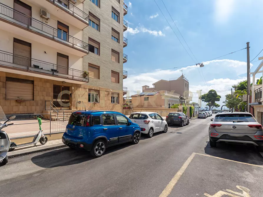Immagine 12 di Bilocale in affitto  in Via delle Acacie 9 a Catania