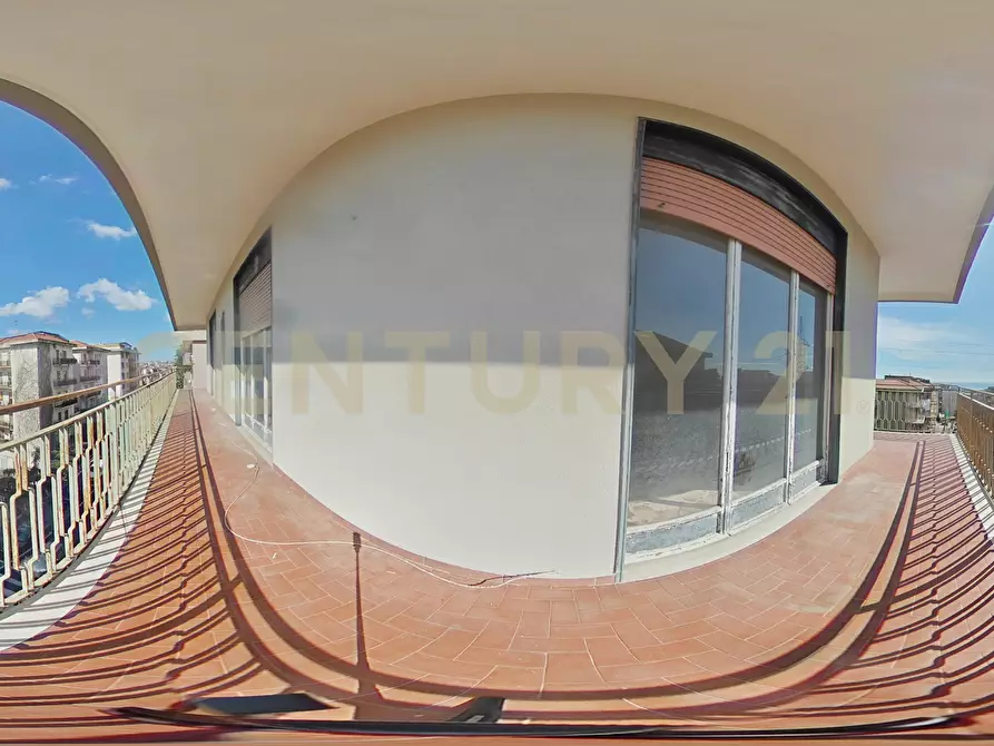 Immagine 48 di Pentalocale in vendita  in Via Carnazza 2 a Tremestieri Etneo