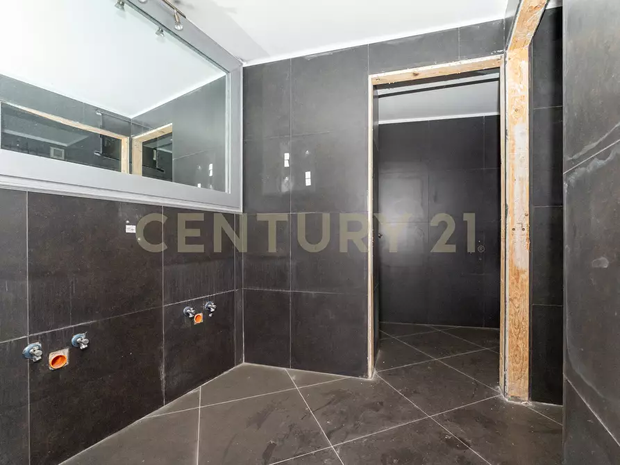 Immagine 11 di Attività commerciale in vendita  in Via Paolo Lopis 19/M a Catania