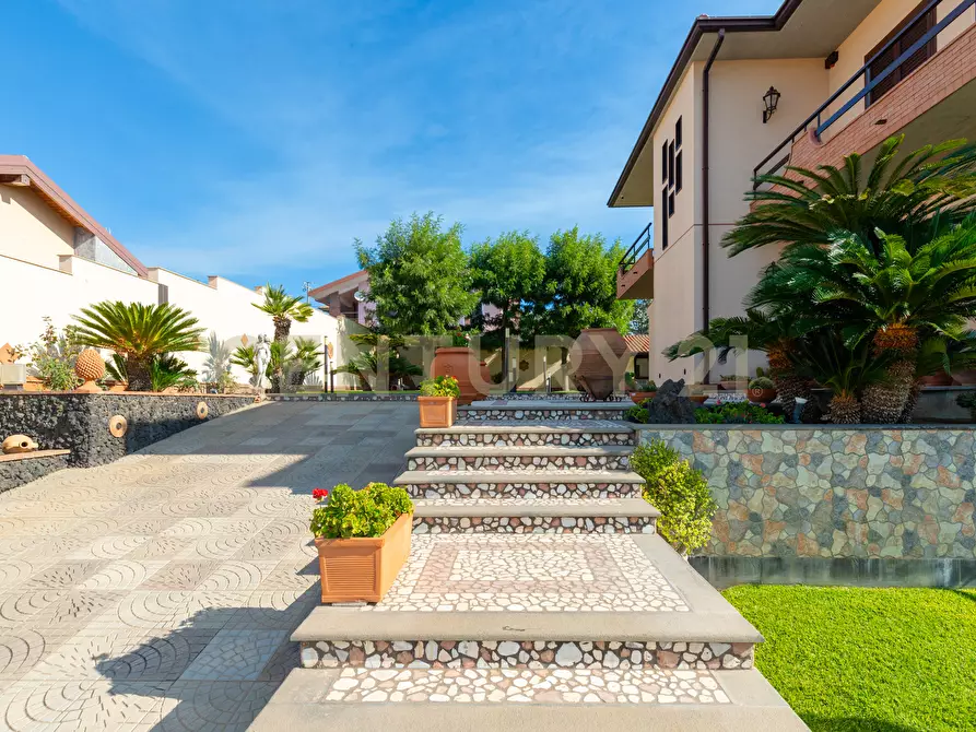 Immagine 47 di Villa in vendita  in Via Salemi 19 a Mascalucia