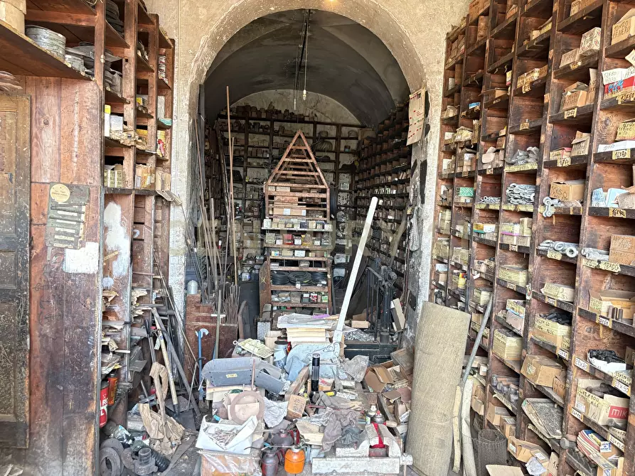 Immagine 15 di Locale commerciale in vendita  in Via 6 Aprile 61 a Catania