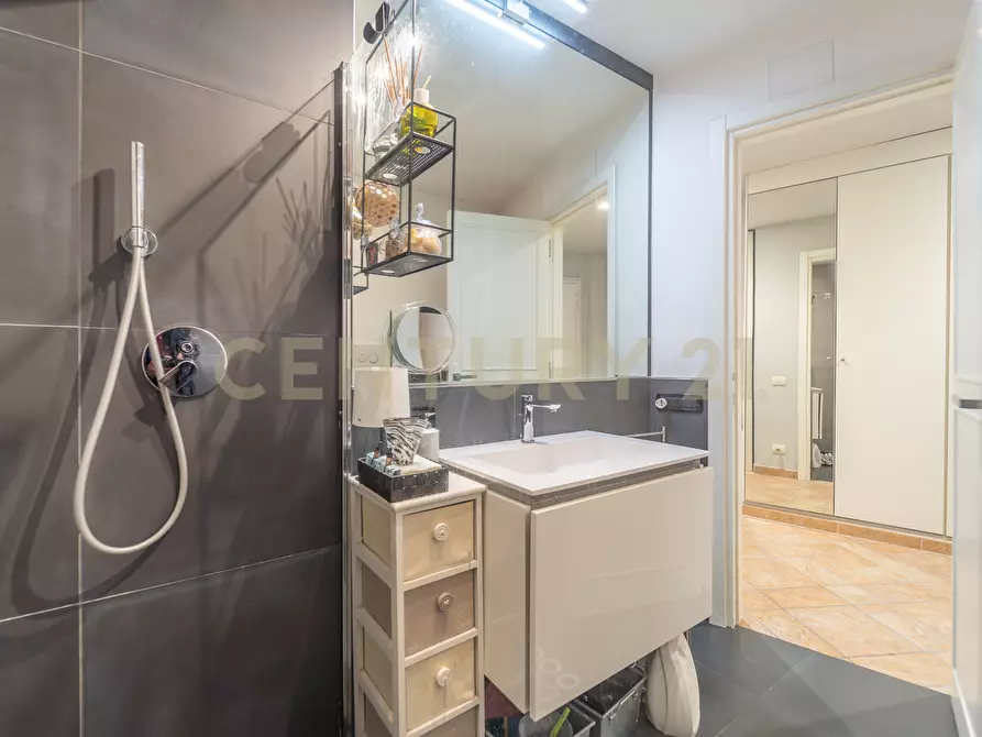 Immagine 46 di Bilocale in vendita  in Via la Sila 14 a Roma