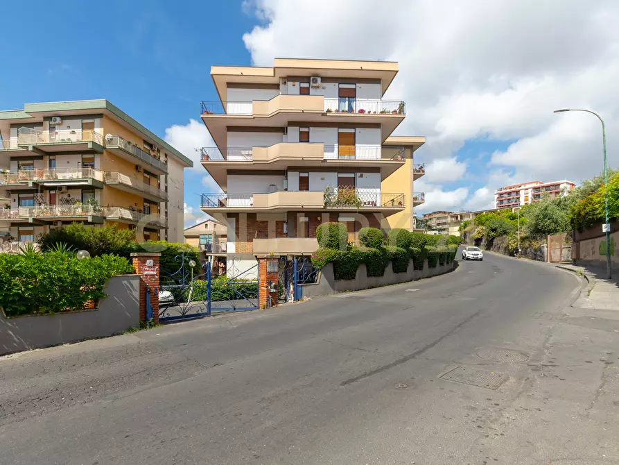 Immagine 2 di Pentalocale in vendita  in Via Convento del Carmine 5 a Tremestieri Etneo