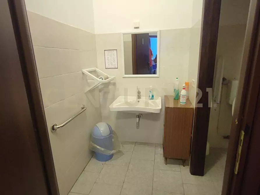 Immagine 13 di Locale commerciale in affitto  in Via Siculo Orientale 488 a Catania