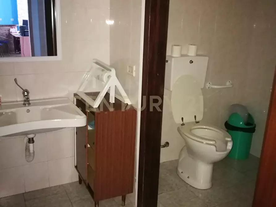 Immagine 19 di Locale commerciale in vendita  in Via Siculo Orientale 488 a Catania