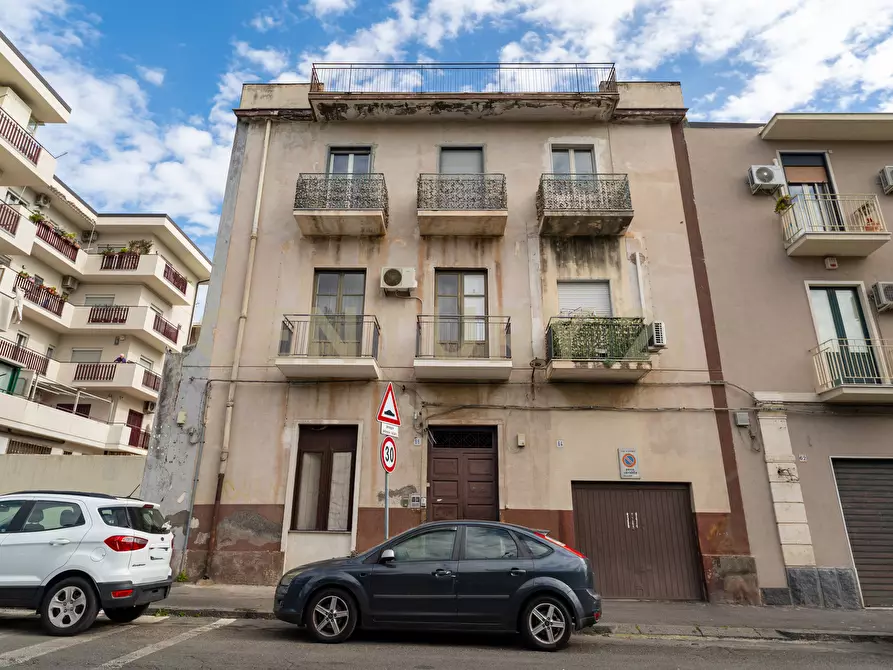 Immagine 30 di Trilocale in vendita  in VIA DELLE MEDAGLIE D'ORO 66 a Catania