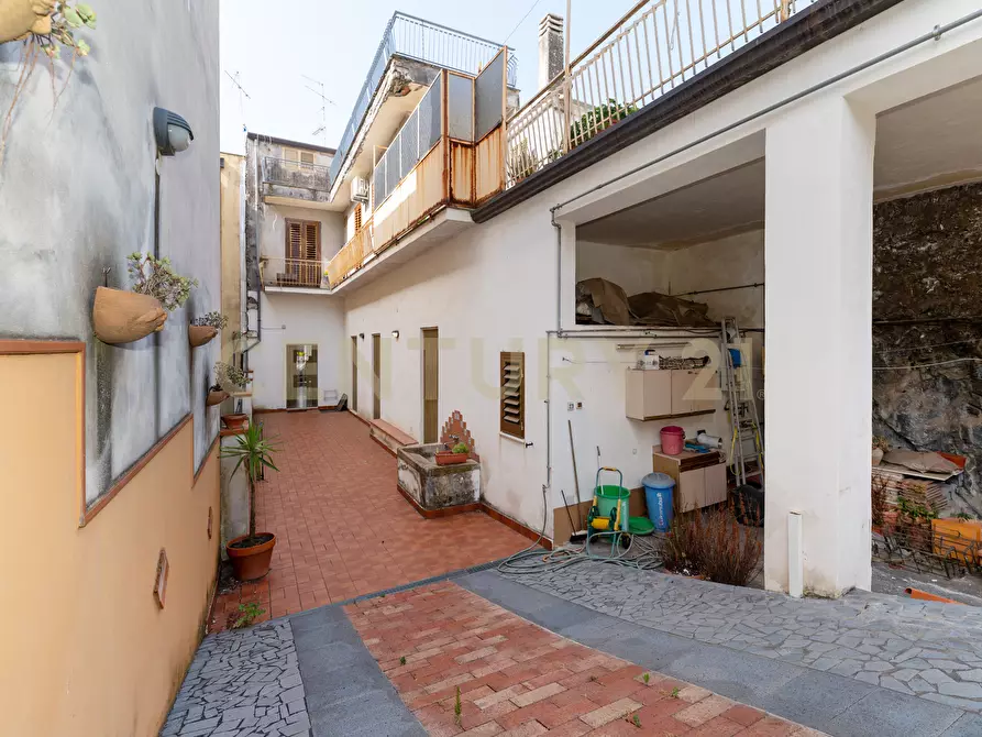 Immagine 4 di Casa indipendente in vendita  in Via Monte Grappa 8 a Zafferana Etnea