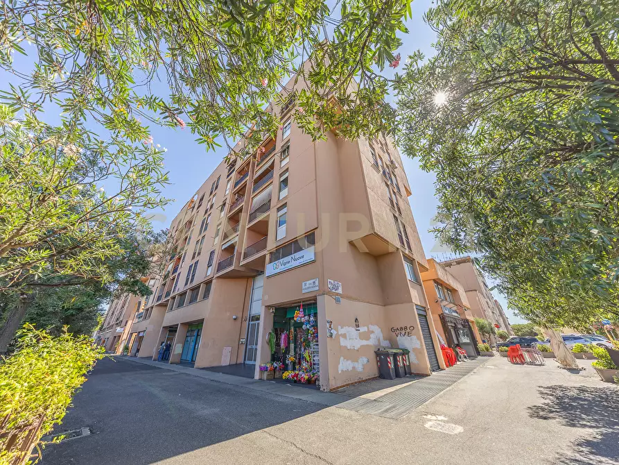 Immagine 39 di Locale commerciale in vendita  in VIA AUGUSTA GENINA 16 a Roma