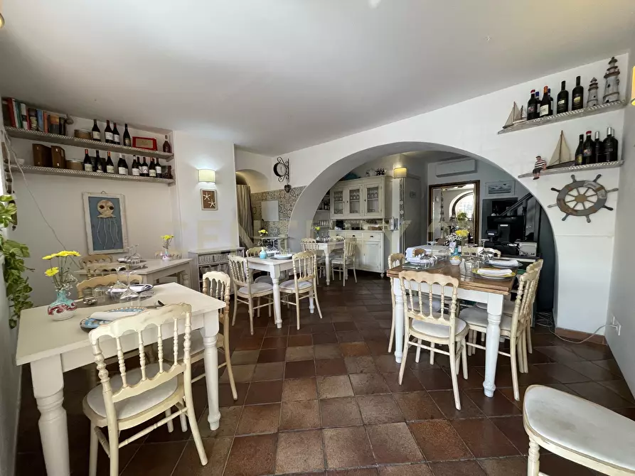 Immagine 2 di Locale commerciale in vendita  in Via del Molo 1 a Monte Argentario