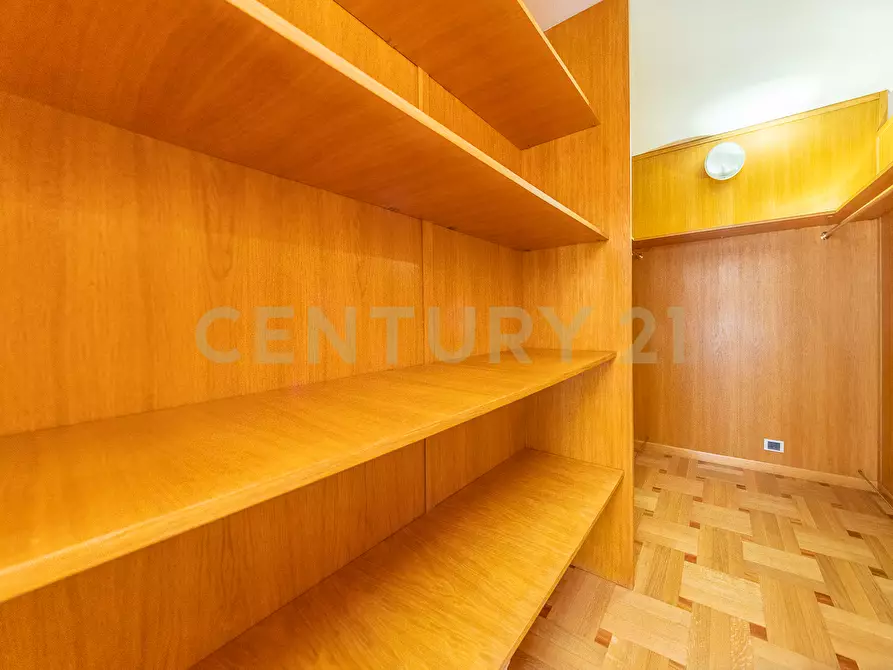 Immagine 62 di Pentalocale in vendita  in Via della Croce 71 a Roma