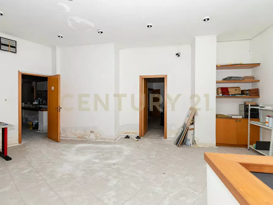 Immagine 28 di Locale commerciale in vendita  in Viale Mario Rapisardi 186 a Catania