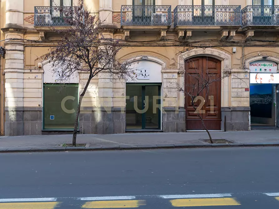 Immagine 34 di Locale commerciale in affitto  in viale Regina Margherita 19 a Catania