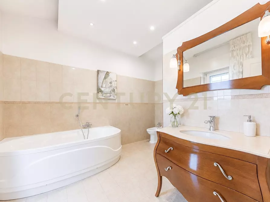 Immagine 23 di Villa in vendita  in Via Caporetto 23 a Anzio