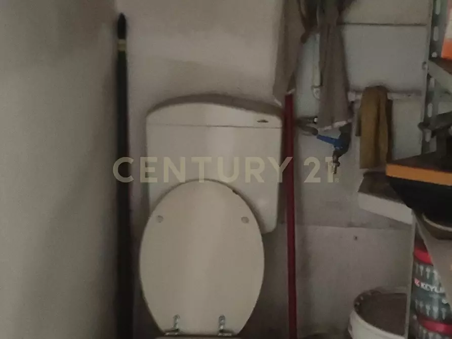 Immagine 16 di Attività commerciale in vendita  in Via Vincenzo Giuffrida 14 a Catania