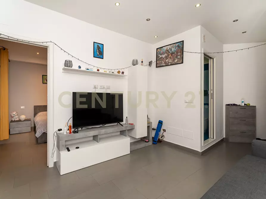 Immagine 11 di Bilocale in vendita  in Via Livorno 101 a Aci Castello