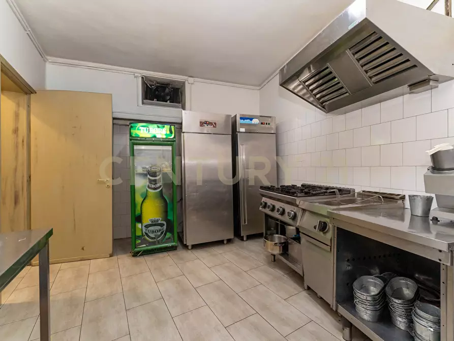 Immagine 32 di Pizzeria / Pub in vendita  in Via Umberto 80 a Sant'agata Li Battiati