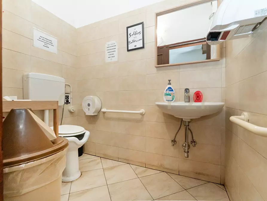 Immagine 14 di Locale commerciale in vendita  in Via Monsignor Ventimiglia snc a Catania