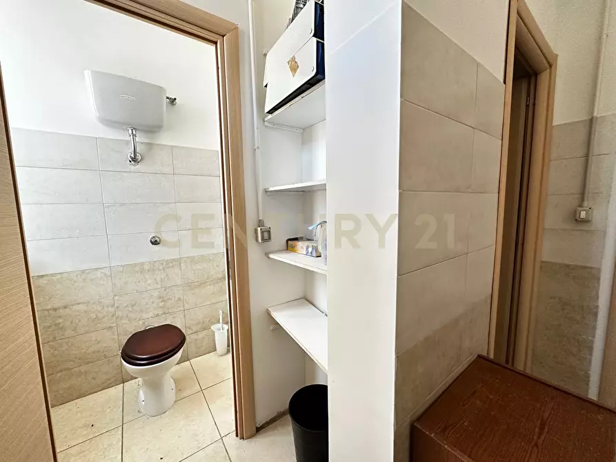 Immagine 24 di Locale commerciale in vendita  in Via Partenope 2 a Anzio