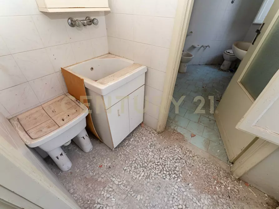 Immagine 28 di Pentalocale in vendita  in Piazza Spedini 8 a Catania