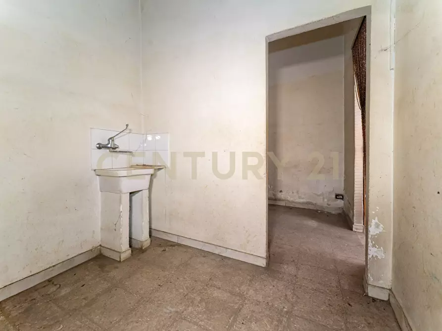 Immagine 15 di Locale commerciale in vendita  in Via del Bosco 107 a Catania