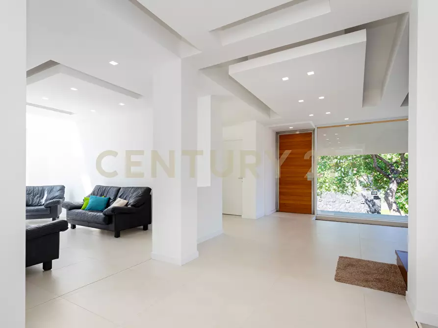 Immagine 41 di Villa in vendita  in SS284 a Adrano