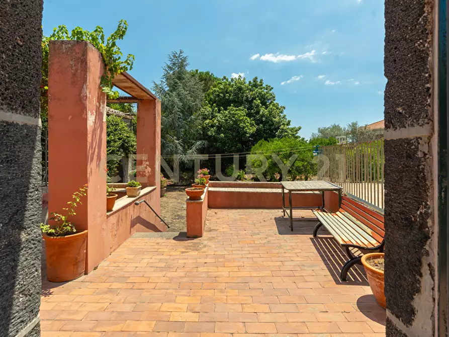 Immagine 10 di Villa in vendita  in Piazza F. M. Scuderi 7 a Viagrande