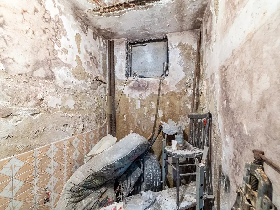 Immagine 9 di Locale commerciale in vendita  in Via San Pietro 38 a Caltagirone