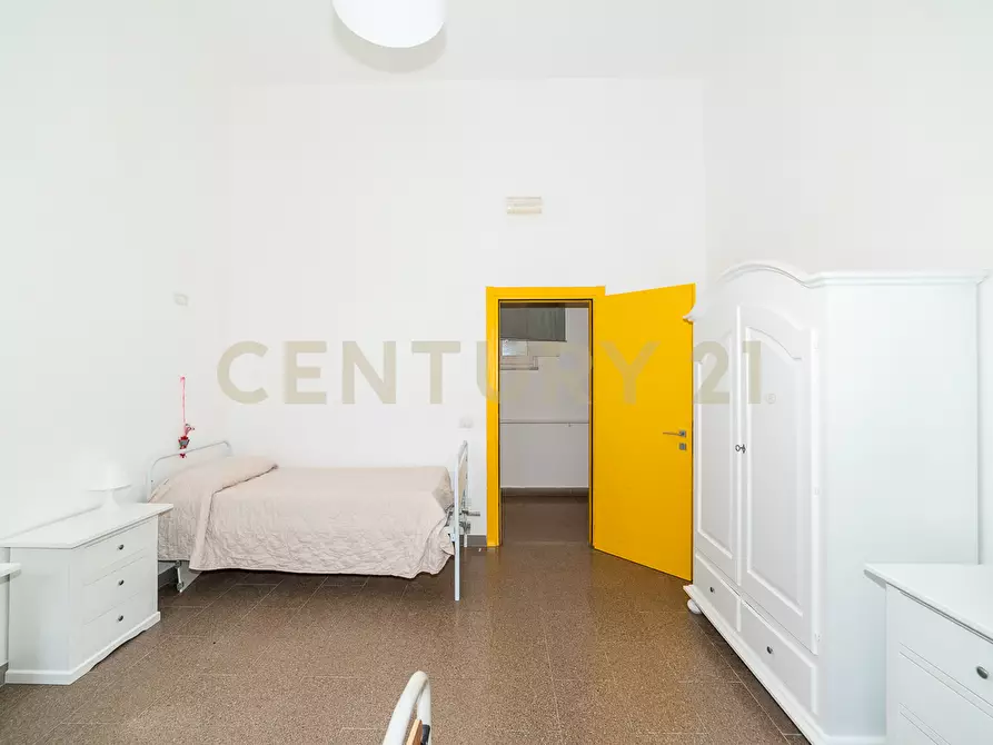 Immagine 14 di Locale commerciale in vendita  in Viale Polibio a Siracusa