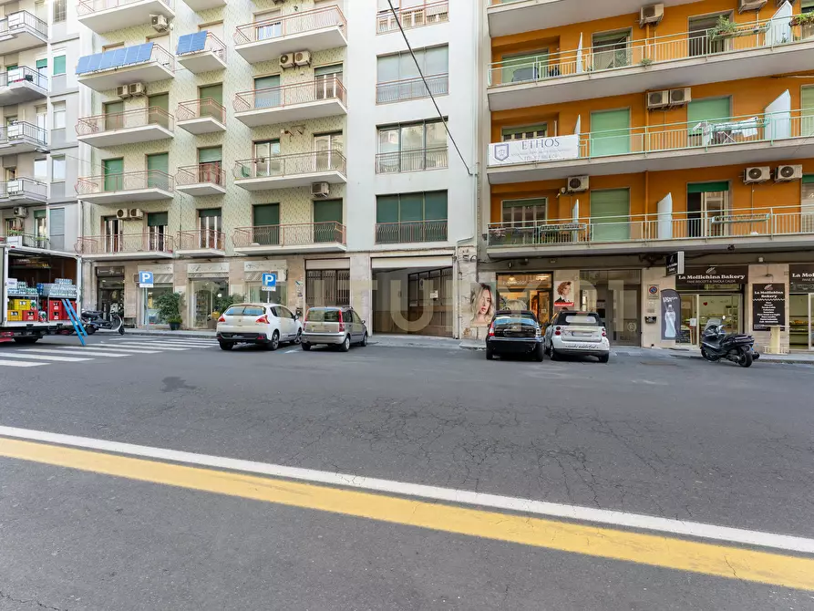 Immagine 1 di Garage in vendita  in Via Giacomo Leopardi 119 a Catania