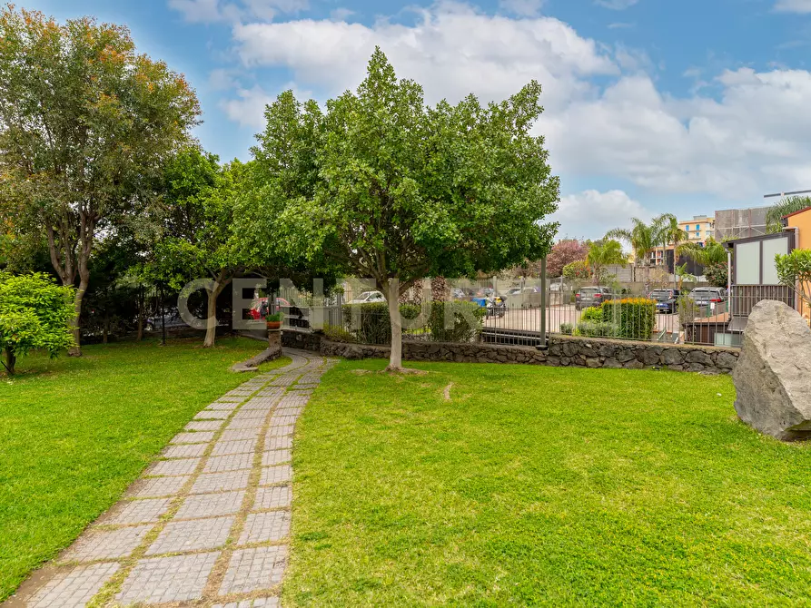 Immagine 13 di Attico in vendita  in Via Maria Gianni 85 a Catania