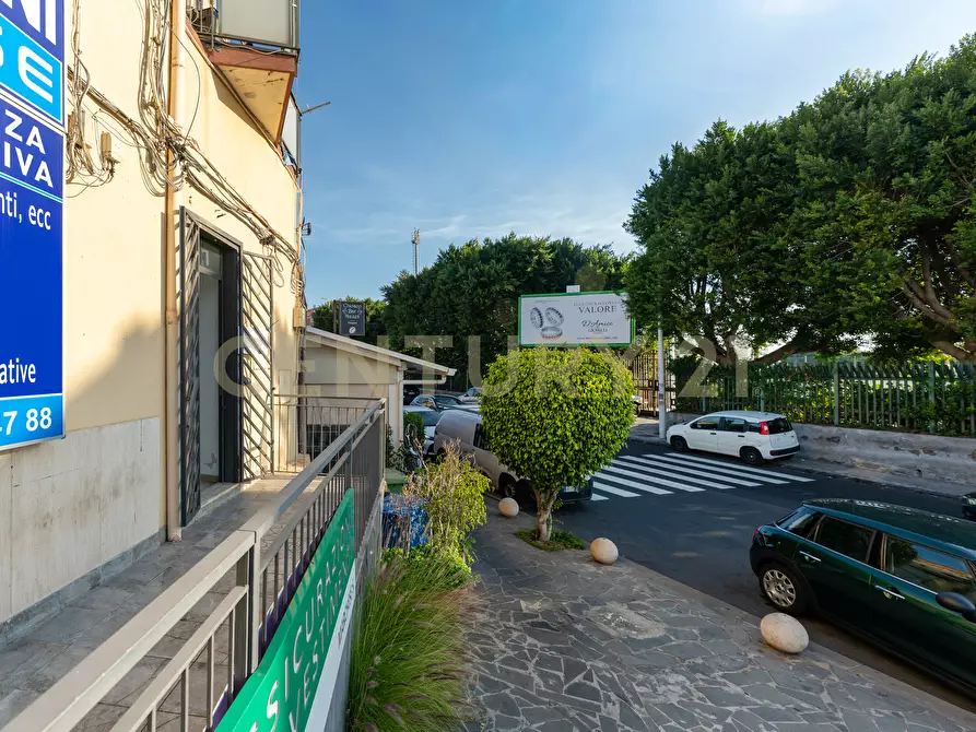 Immagine 42 di Locale commerciale in vendita  in Via Nizzeti 3 a Tremestieri Etneo