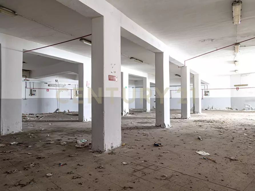 Immagine 26 di Locale commerciale in vendita  in Via Renato Fucini 10 a Catania