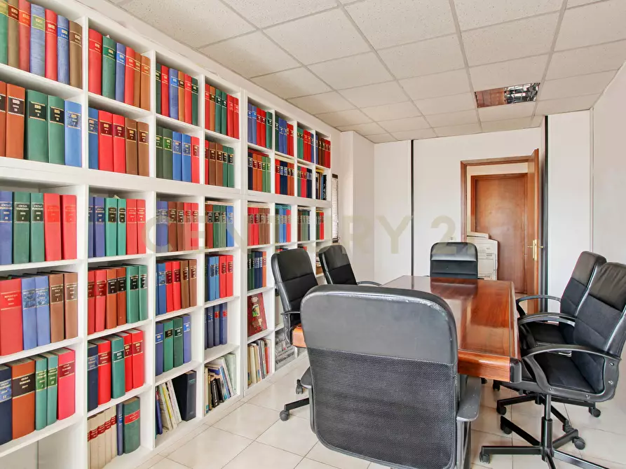 Immagine 6 di Ufficio in vendita  in Via Giuseppe Capogrossi 50 a Roma