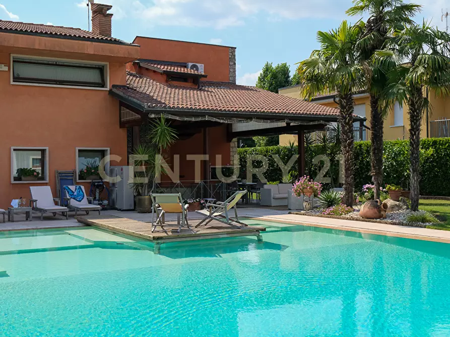 Immagine 2 di Villa in vendita  in Via Adige 11 a Montecchia Di Crosara