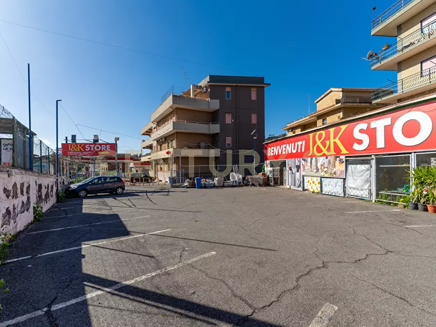 Immagine 2 di Attività commerciale in vendita  in Via Nizzeti 6 a Aci Catena
