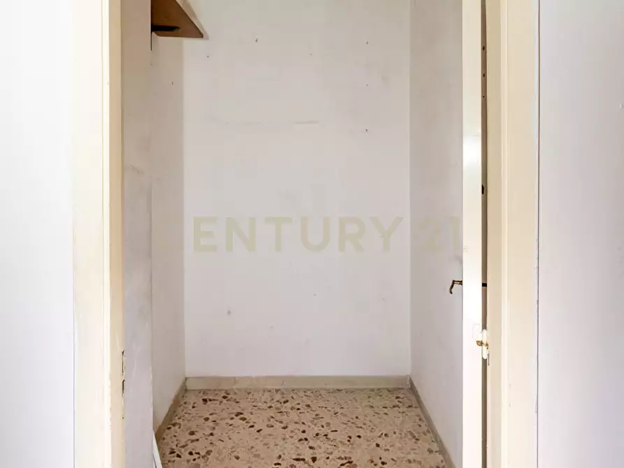 Immagine 38 di Pentalocale in vendita  in Via Due Obelischi 48 a Gravina Di Catania