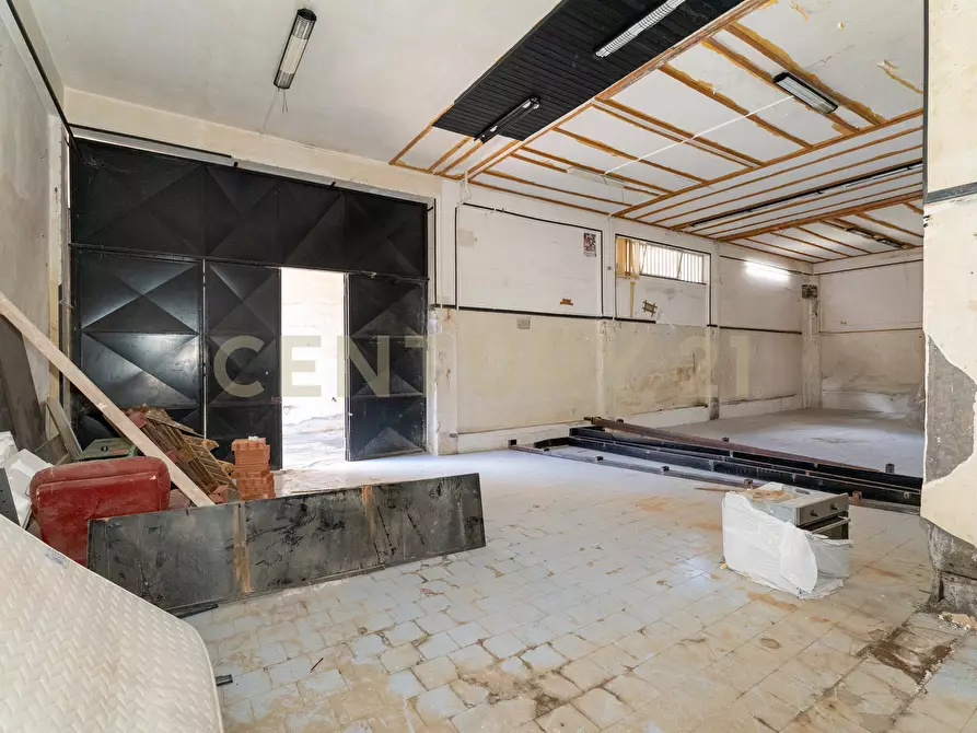 Immagine 13 di Magazzino in vendita  in Via Antonio de Curtis 27 a Misterbianco