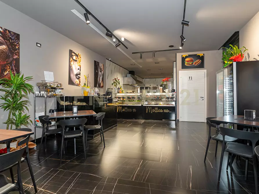 Immagine 8 di Attività commerciale in vendita  in Corso Indipendenza 131 a Catania