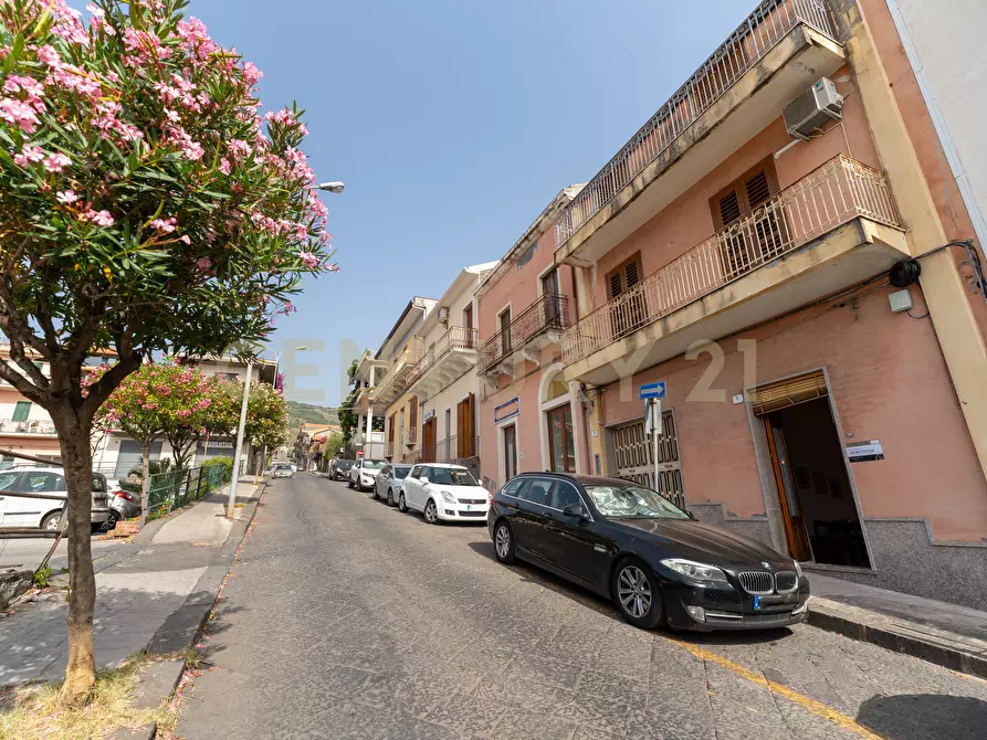 Immagine 7 di Casa indipendente in vendita  in Via Monte Grappa 8 a Zafferana Etnea
