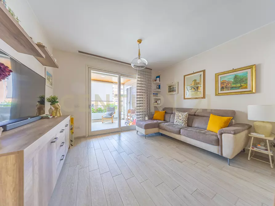 Immagine 8 di Bilocale in vendita  in Via Emanuela Loi 10 a Roma