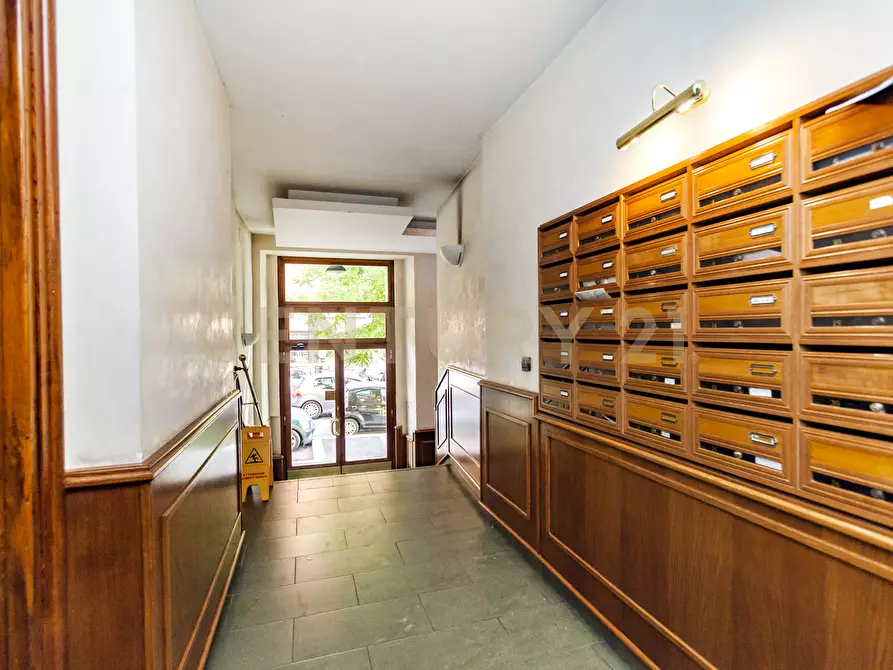Immagine 16 di Trilocale in vendita  in Via Vetulonia 45 a Roma