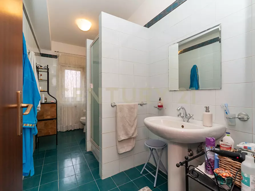 Immagine 21 di Quadrilocale in vendita  in Via Giolitti Giovanni SNC a Gravina Di Catania