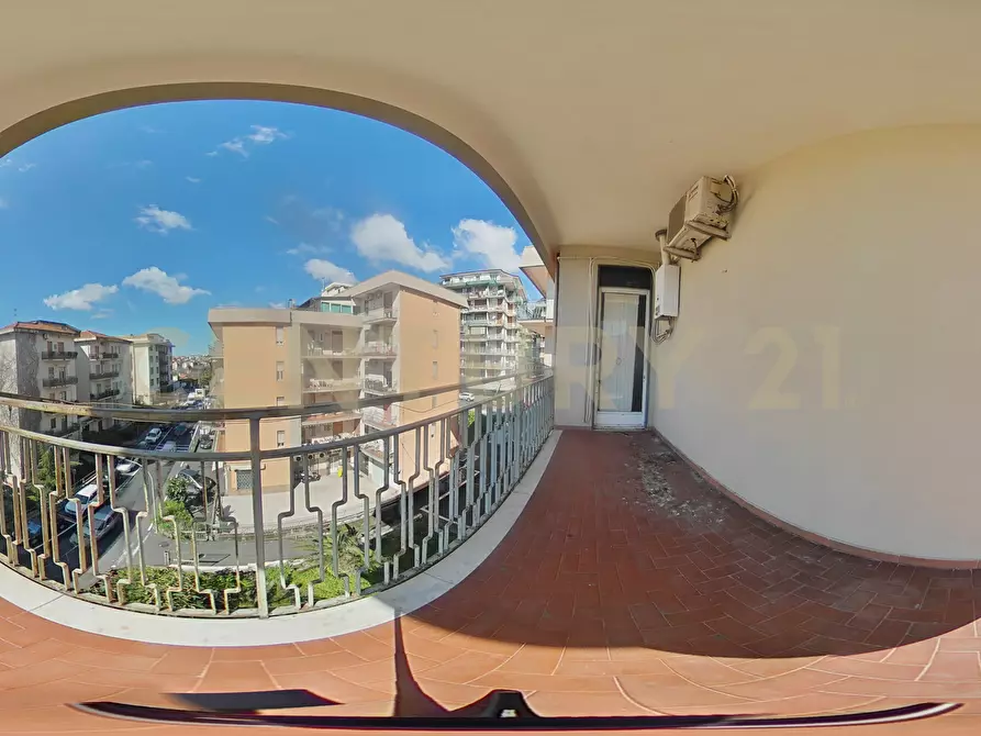 Immagine 51 di Pentalocale in vendita  in Via Carnazza 2 a Tremestieri Etneo