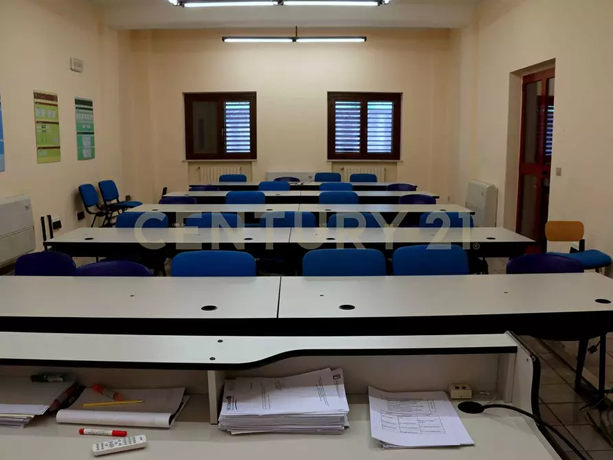 Immagine 31 di Attività commerciale in vendita  in Via Enrico Mattei 12 a Enna