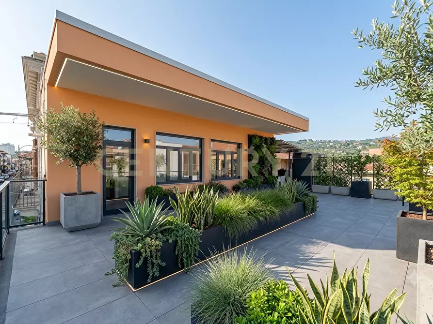 Immagine 21 di Villa in vendita  in Via Quartiere Longo 18 a Aci Castello