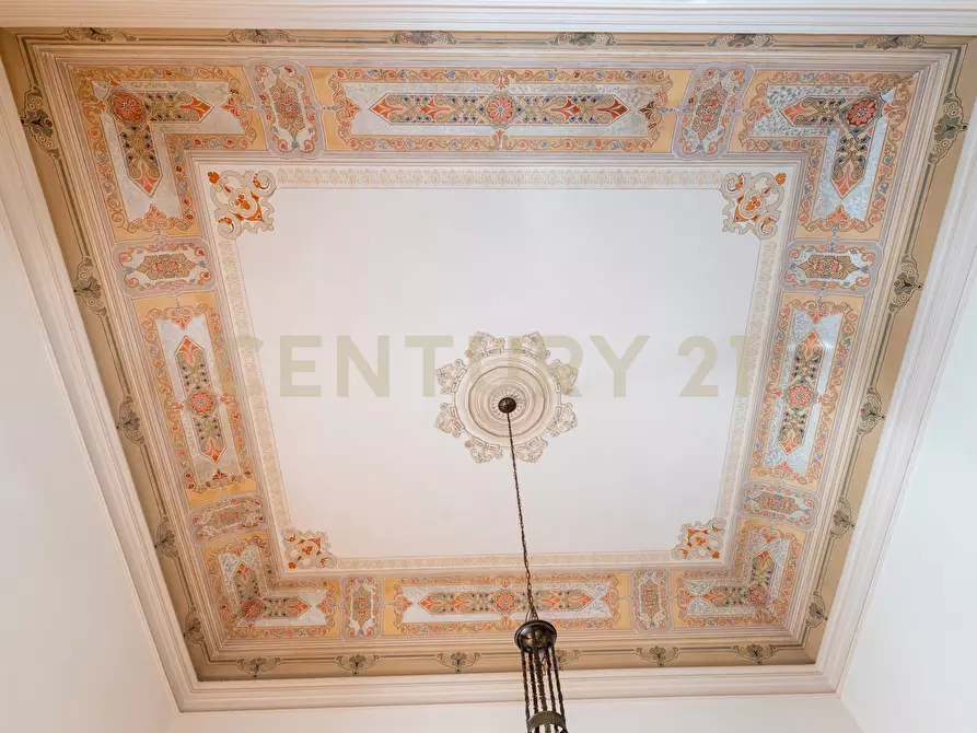 Immagine 41 di Pentalocale in vendita  in Via Etnea 196 a Catania