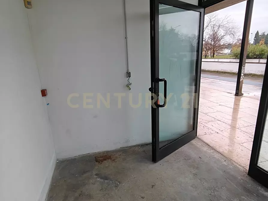 Immagine 6 di Locale commerciale in vendita  in Via degli Scaligeri a Bussolengo