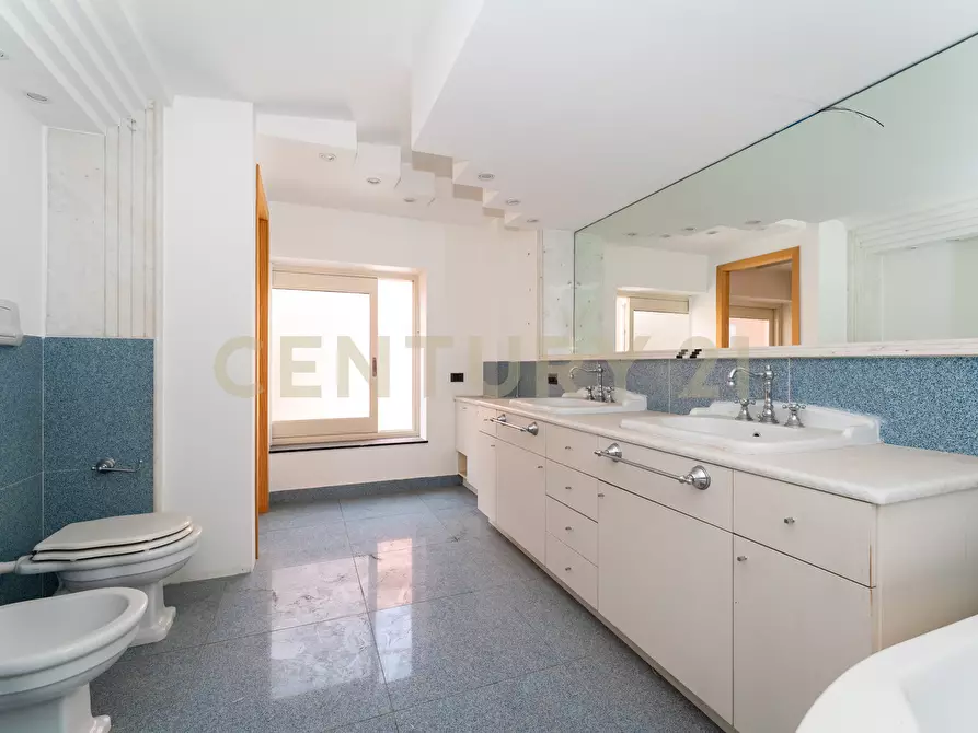 Immagine 83 di Villa in vendita  in Via Ingegnere 130 a Catania