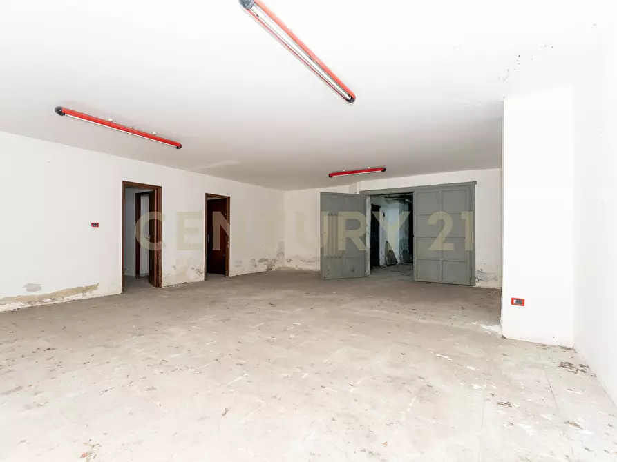 Immagine 12 di Magazzino in vendita  in Via del Bosco 407 a Catania