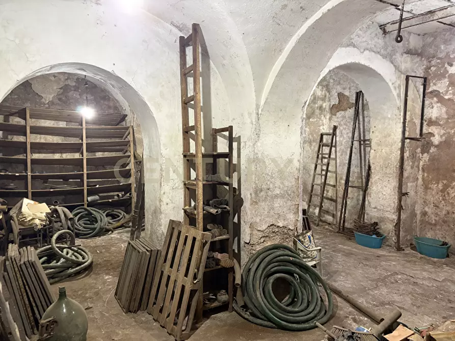 Immagine 67 di Locale commerciale in vendita  in Via 6 Aprile 59 a Catania